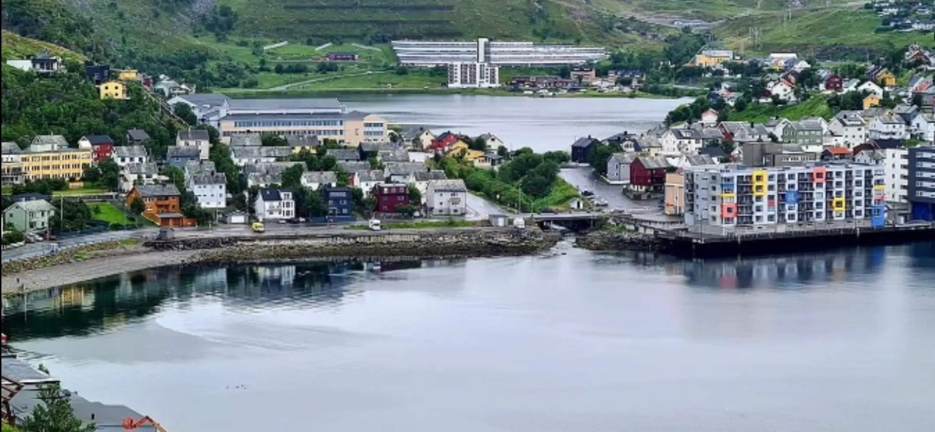 Utsikt over Storvannet og bebyggelsen i Hammerfest.